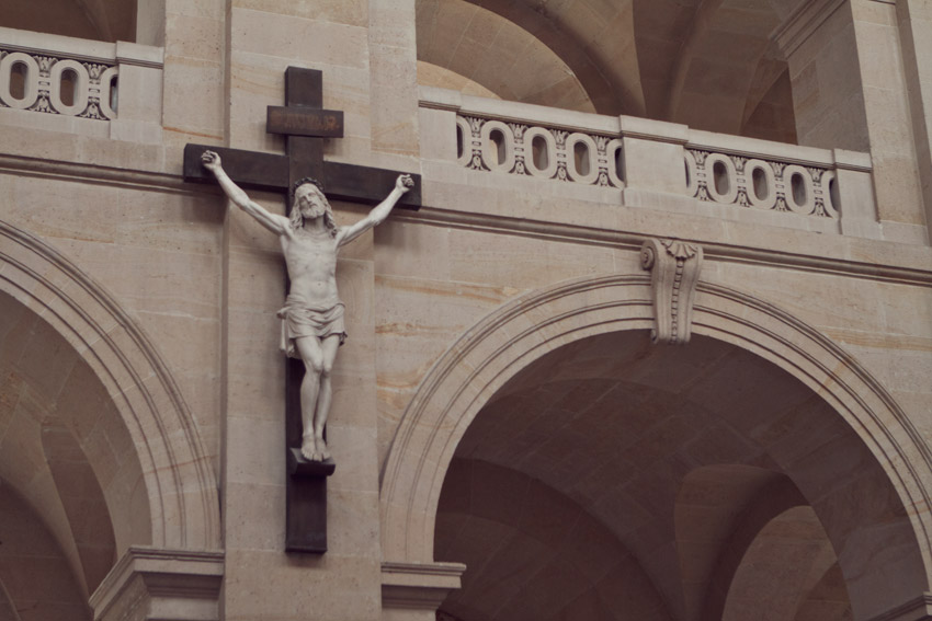 Crucifix in Église Saint-Louis des Invalides