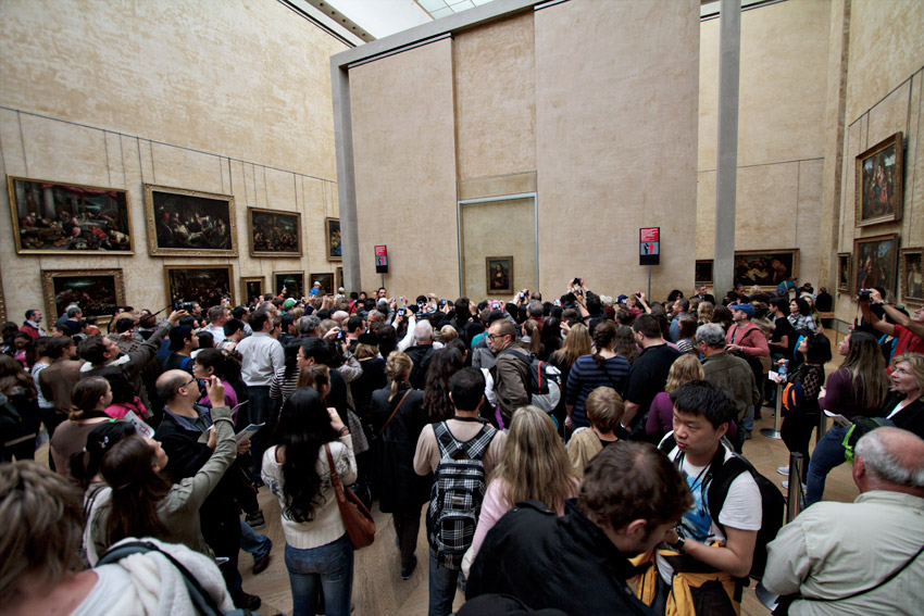 Chaos around the Mona Lisa, the Louvre
