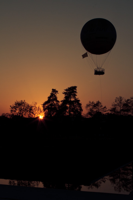 Ballon Air de Paris at sunset