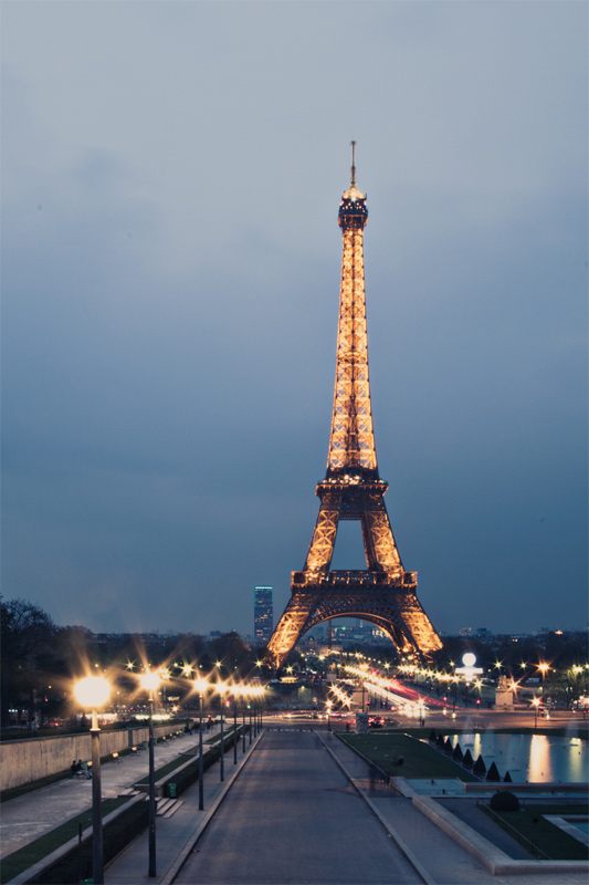 Eiffel tower at dusk